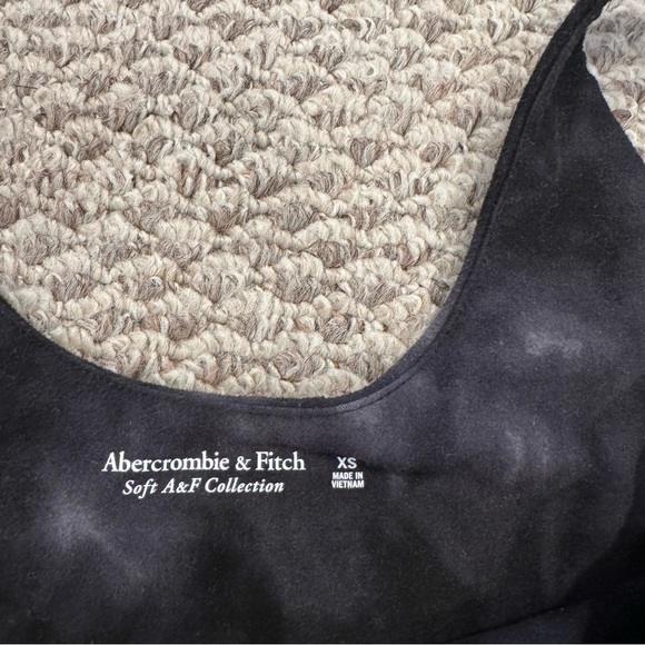 Abercrombie and Fitch workout top - Picture 2 of 2